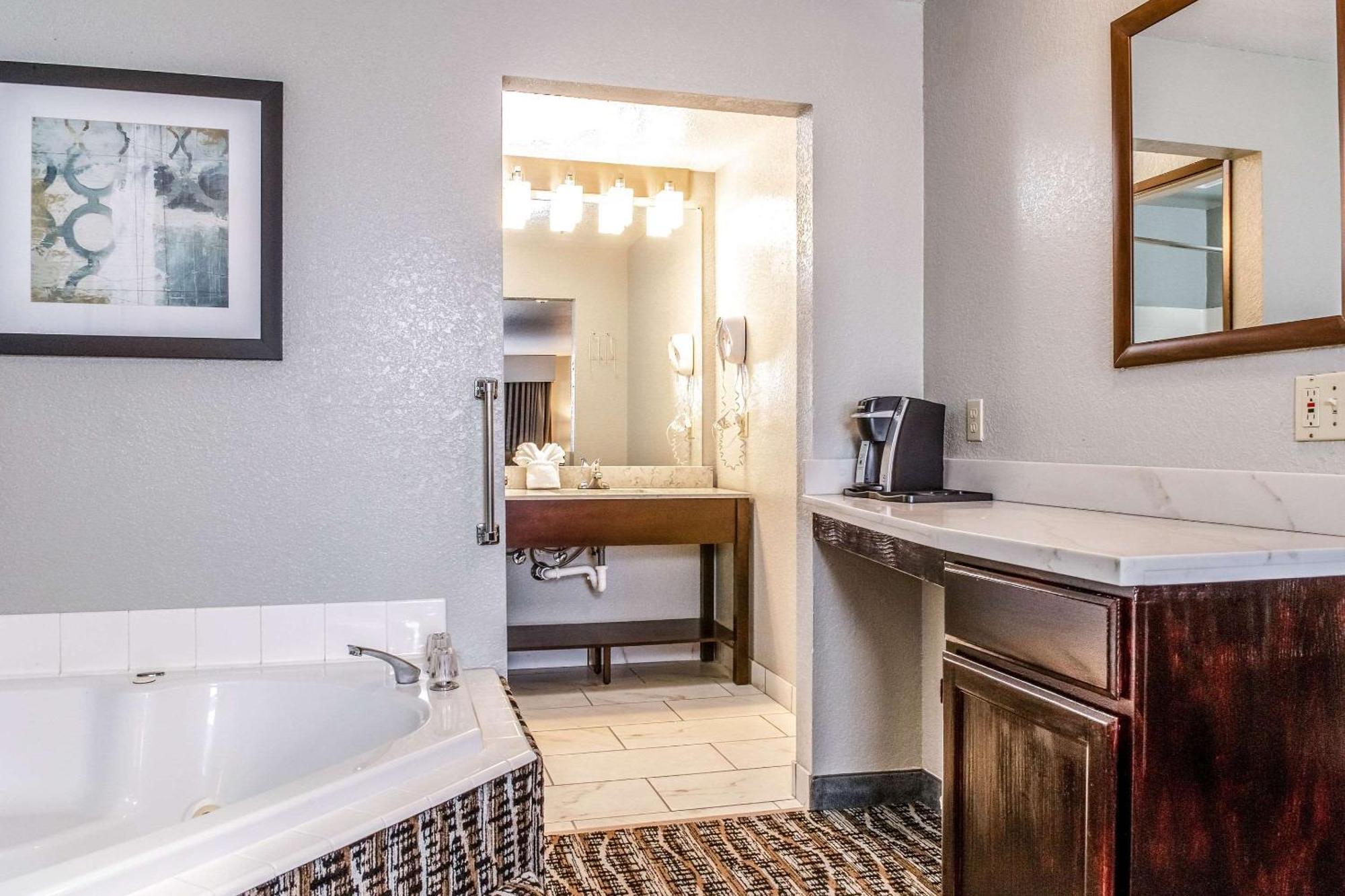 Clarion Hotel By Humboldt Bay Eureka Buitenkant foto